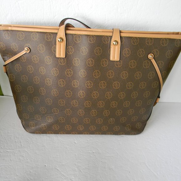 ADRIENNE VITTADINI XL SIGNATURE  Padded Laptop Tote Bag Brown Tan Logo - Picture 9 of 11